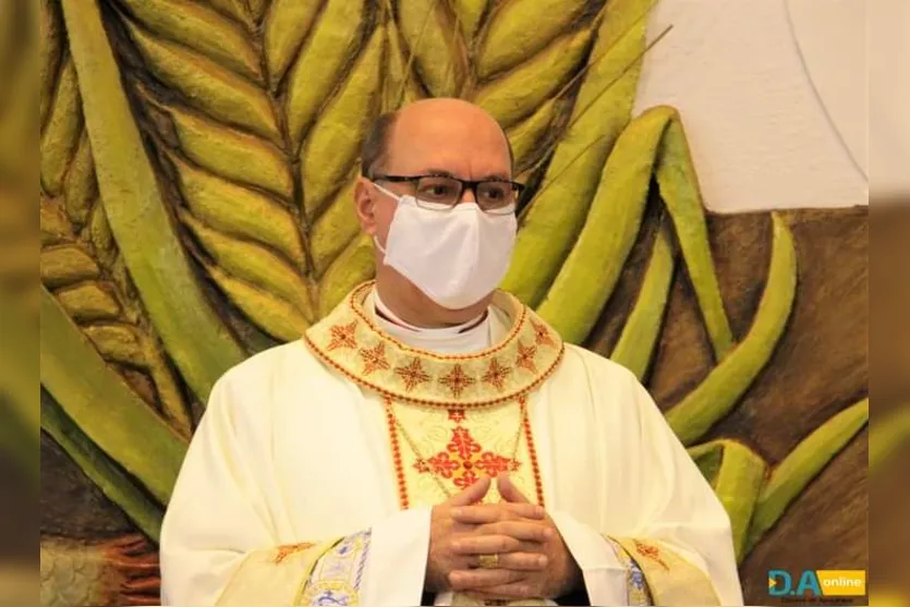  O Bispo se sente bem e pede orações de todos por ele e por todos os infectados com a doença. 