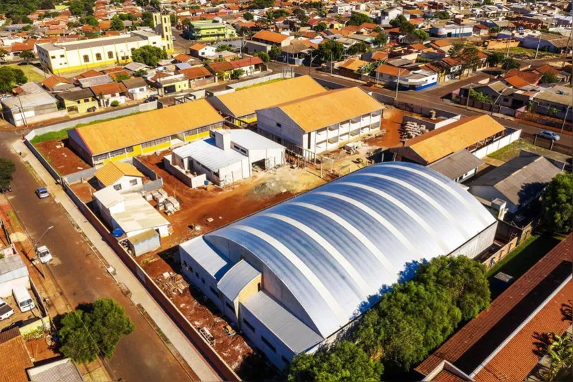 Obra em escola araponguense atinge 62% de execução