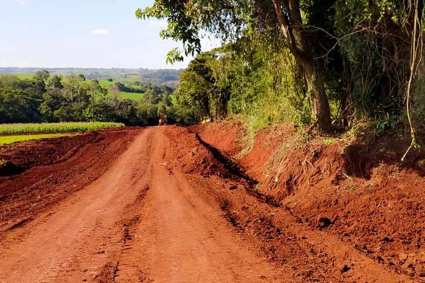 Obras de readequação avançam nas estradas  de Lunardelli