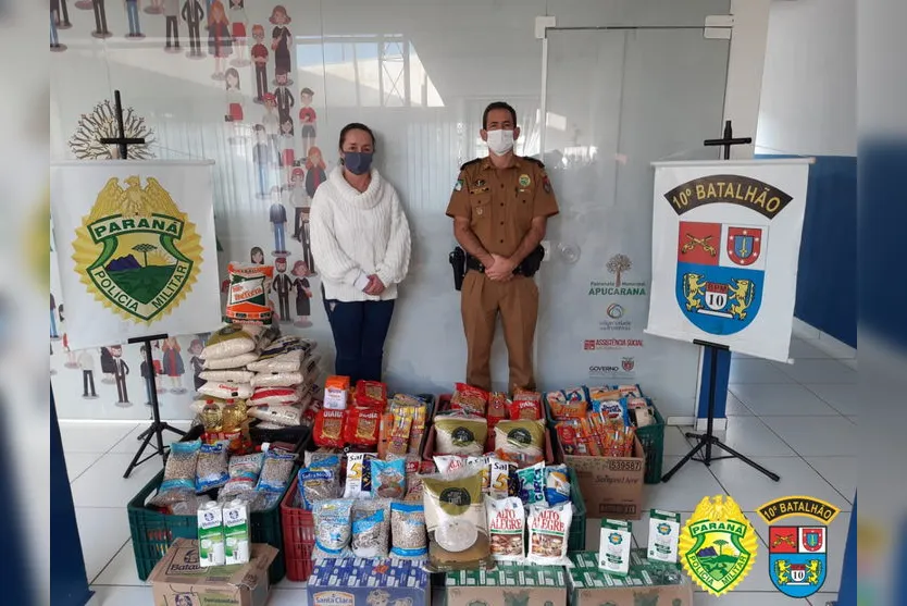 PM doa 420 kg de alimentos para 'Vacina Solidária'