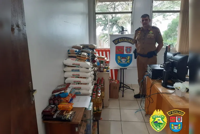 PM doa 420 kg de alimentos para 'Vacina Solidária'
