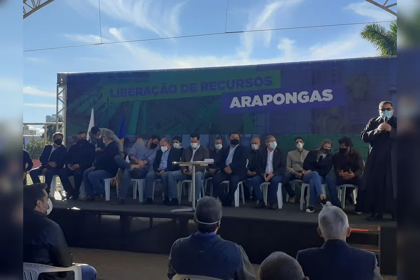 Ratinho Júnior anuncia pacote de obras em Arapongas; assista