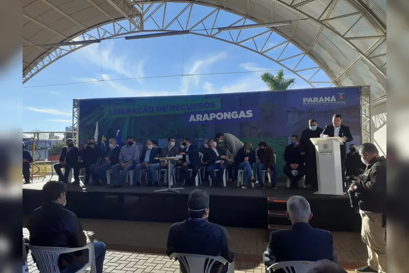 Ratinho Júnior anuncia pacote de obras em Arapongas; assista