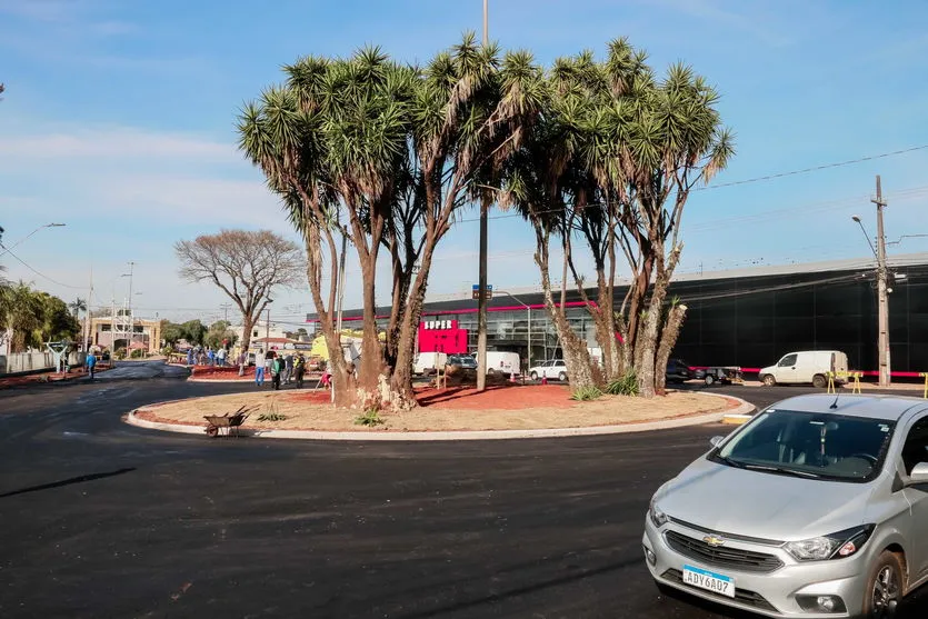 Rotatória do Bairro da Igrejinha  recebe capa asfáltica