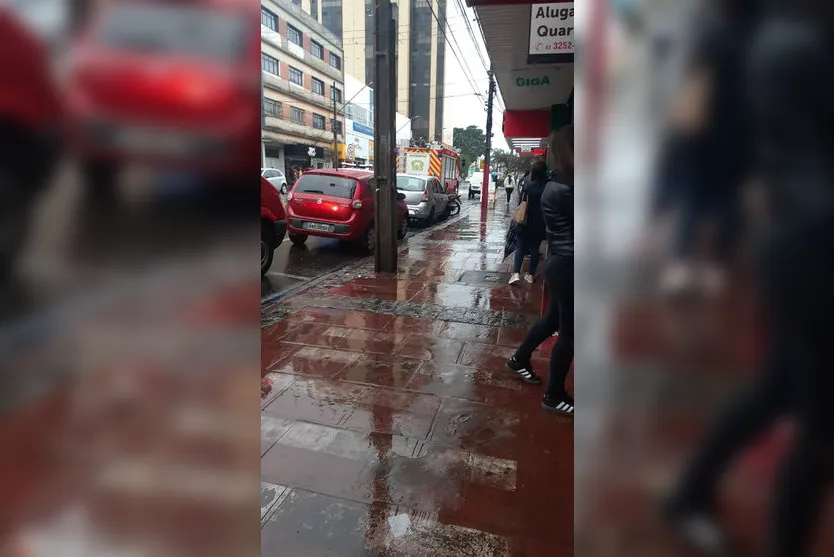 Siate atende mulher ferida em loja após queda de prateleira