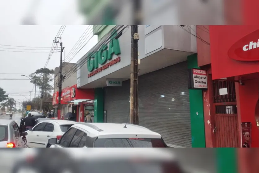 Siate atende mulher ferida em loja após queda de prateleira