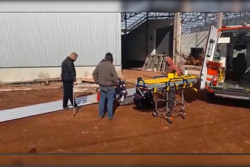 Trabalhador sofre queda de quase 6 metros em Arapongas