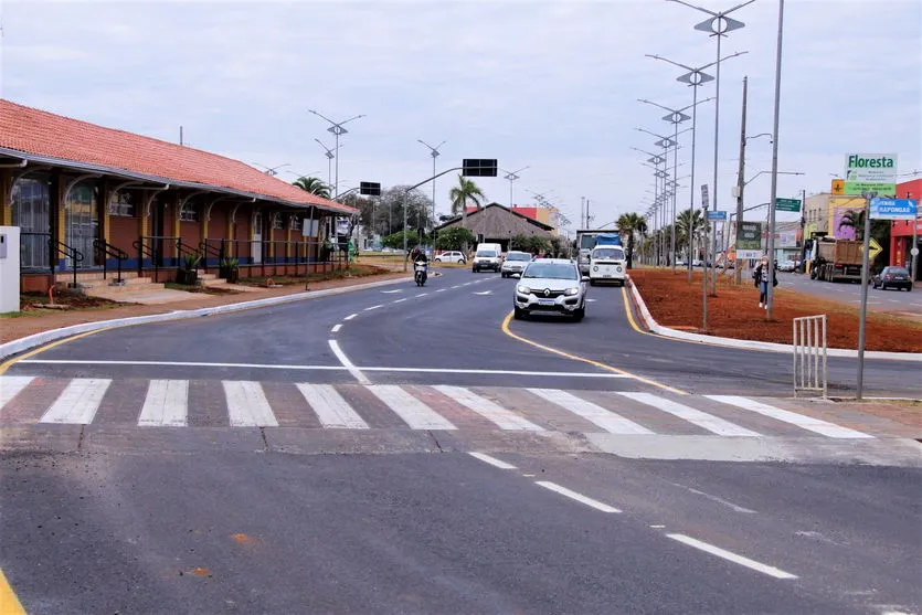 Trecho da Rouxinol recebe nova pintura viária