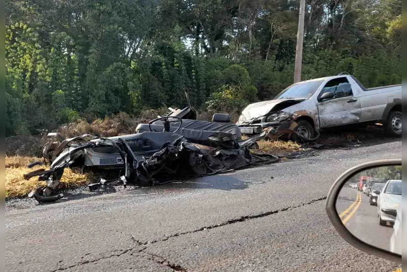 Tripla colisão na PR-466 deixa motorista ferido gravemente