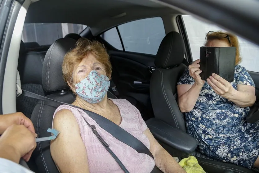 Vacinação: estudo aponta queda de óbitos entre idosos no PR