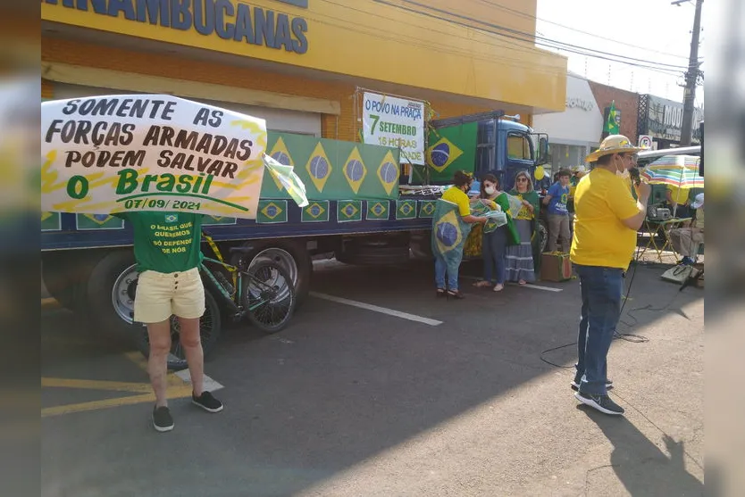 7 de Setembro: manifestação movimenta centro de Apucarana