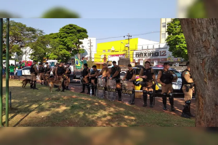 7 de Setembro: manifestação movimenta centro de Apucarana