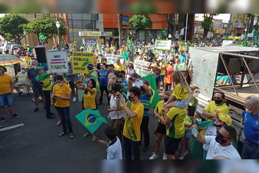 7 de Setembro: manifestação movimenta centro de Apucarana