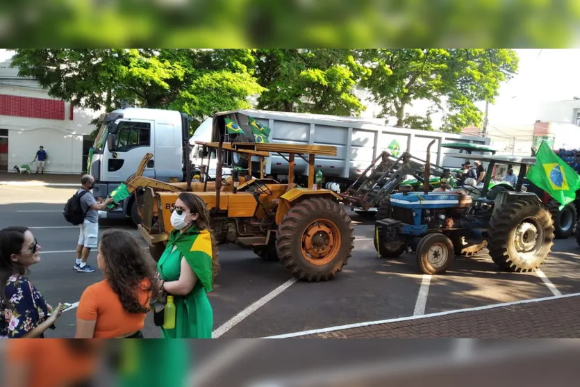 7 de Setembro: manifestação movimenta centro de Apucarana