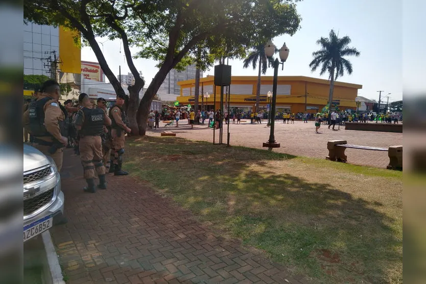 7 de Setembro: manifestação movimenta centro de Apucarana