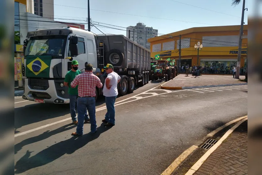 7 de Setembro: manifestação movimenta centro de Apucarana