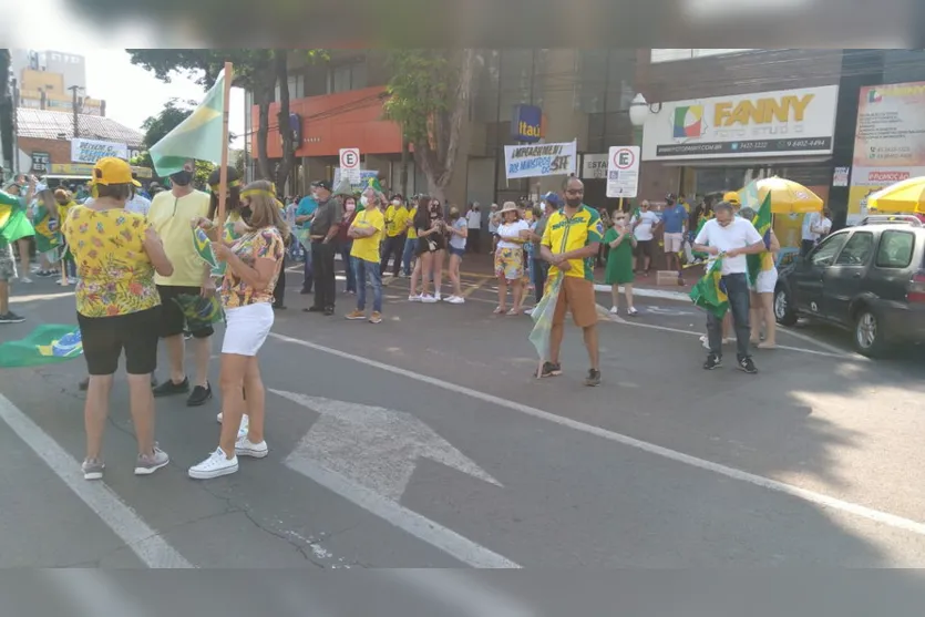 7 de Setembro: manifestação movimenta centro de Apucarana