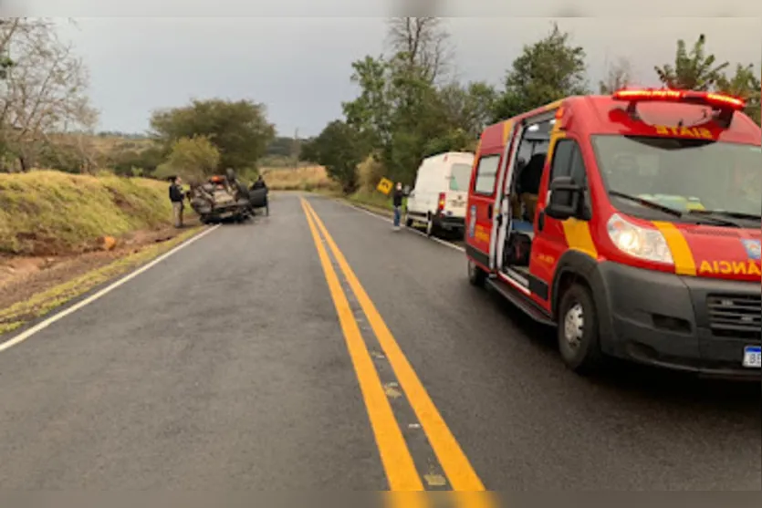  A viatura  capotou em uma curva nas proximidade da lanchonete conhecida como ‘Risca Faca' 