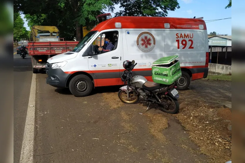 Acidente com caminhão deixa motociclista ferido em Apucarana