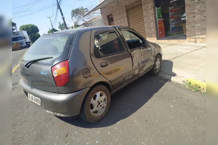 Acidente em bairro de Apucarana provoca danos em veículos
