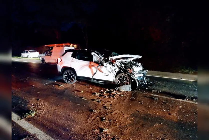 Acidente entre caminhão e carros deixa mortos no Paraná