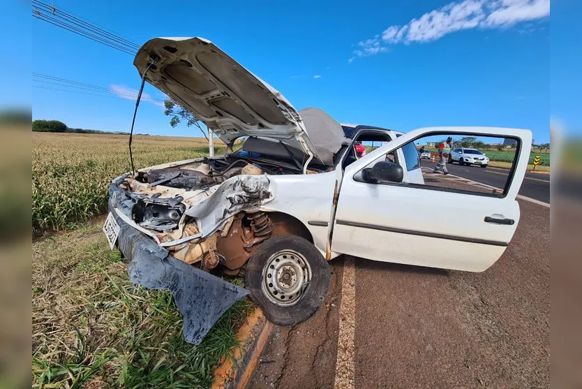 Acidente entre carro e caminhão deixa duas pessoas feridas