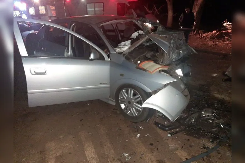   Acidente envolveu dois carros e deixou três mortos e sete feridos em Godoy Moreira, Paraná. 