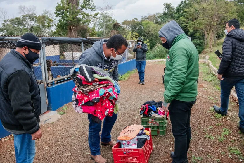 Animais recebem proteção contra o frio em Apucarana