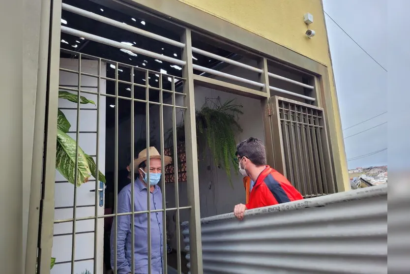 Após temporal, procura por telhas aumenta em Jandaia