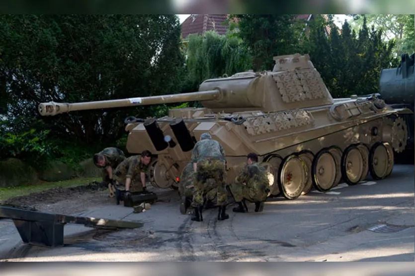 Aposentado guardava tanque da 2ª Guerra no porão