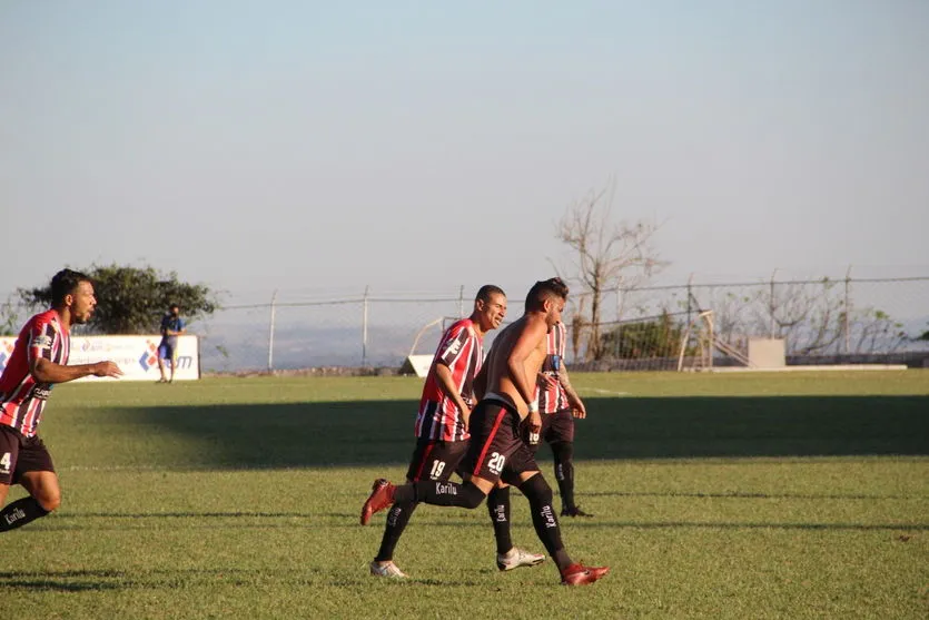 Apucarana Sports vence mais uma e mantém liderança