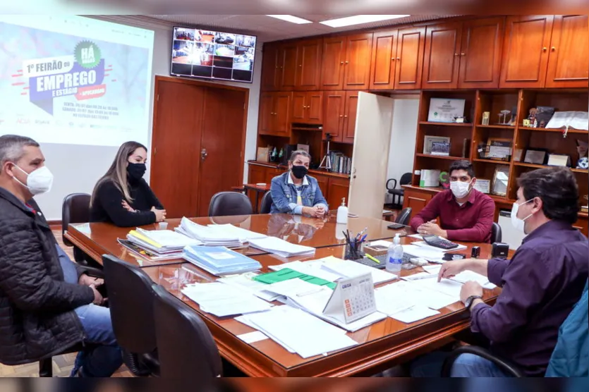 Apucarana oferece 800 vagas de emprego e estágio em Feirão