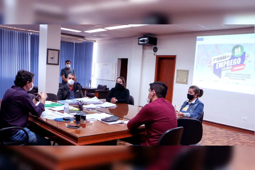 Apucarana oferece 800 vagas de emprego e estágio em Feirão