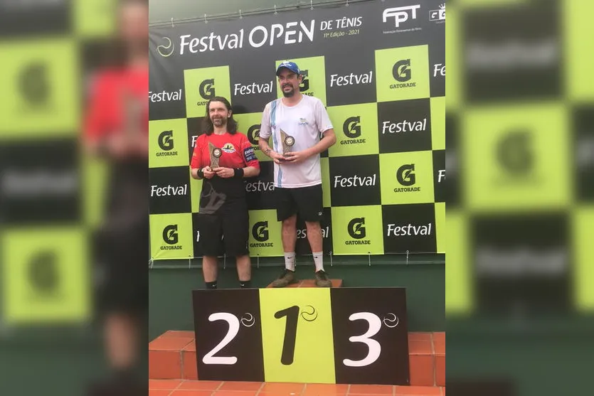 Apucaranense vence torneio de tênis em Cascavel