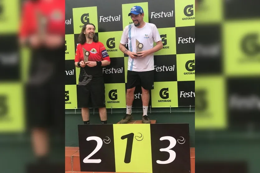 Apucaranense vence torneio de tênis em Cascavel