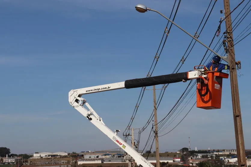Arapongas amplia iluminação pública na marginal da PR-444
