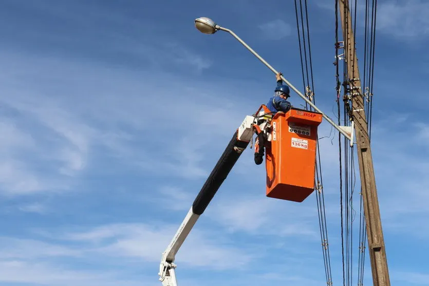 Arapongas amplia iluminação pública na marginal da PR-444