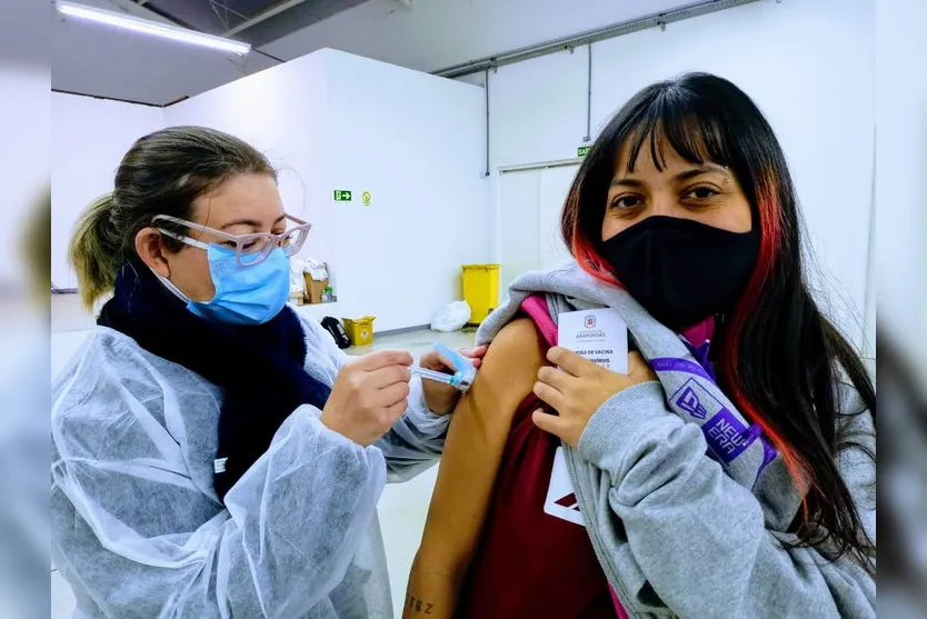 Arapongas vacina público em geral de 25 e 24 anos