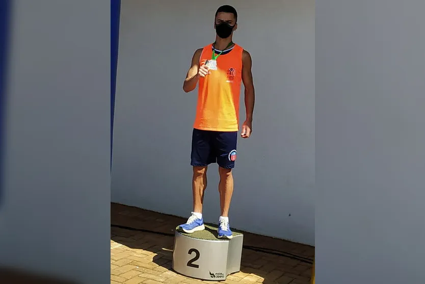 Atletismo: Apucaranense conquista ouro e prata no Paranaense