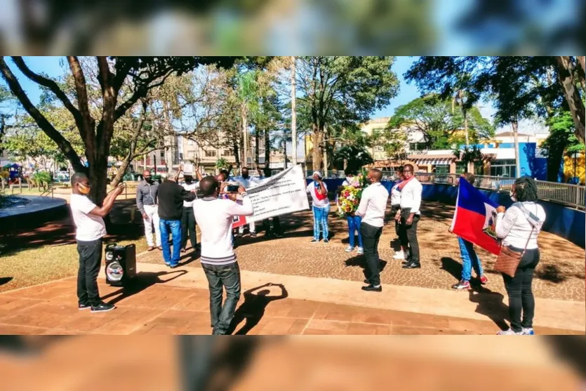 Ato na Praça Mauá homenageia presidente morto no Haiti