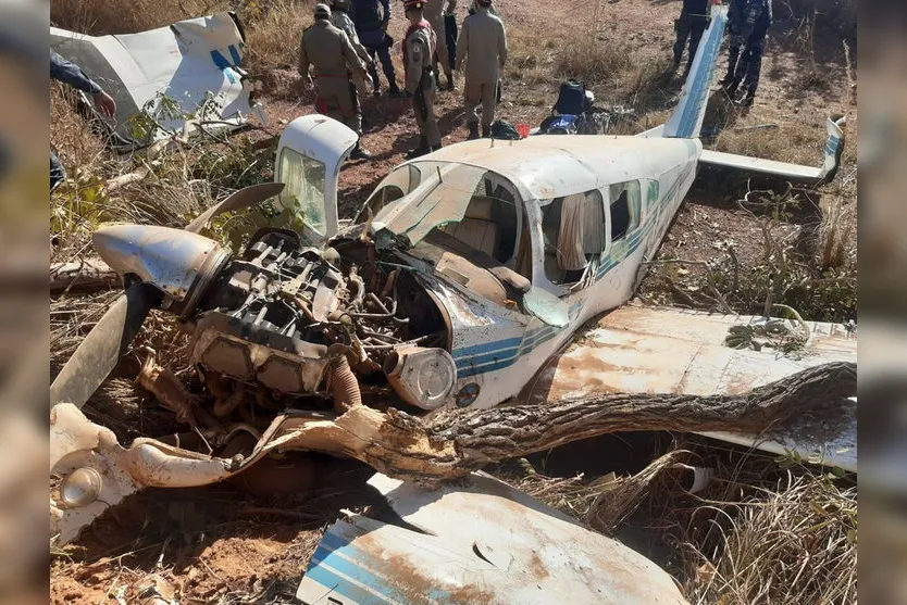  Avião ficou destruído após queda em Poconé (MT)  