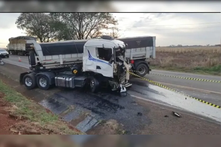 Batida entre caminhões tem vítima fatal na PR-323