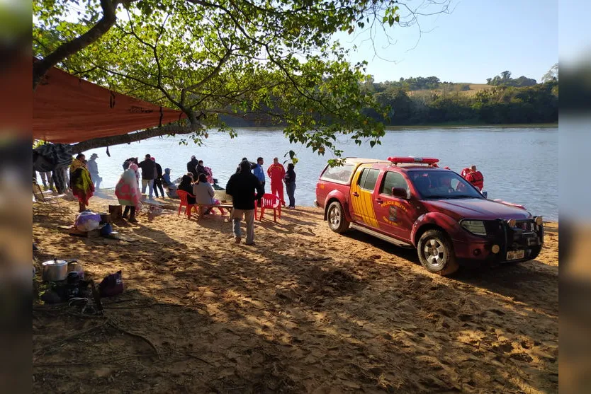 Bombeiros encerram quarto dia dia de buscas no Rio Ivaí