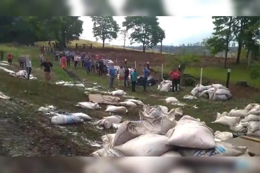Caminhão com placas de Apucarana tomba na Serra do Cadeado