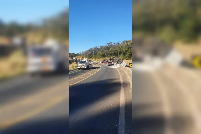 Caminhoneiro perde controle e tomba veículo na BR-376