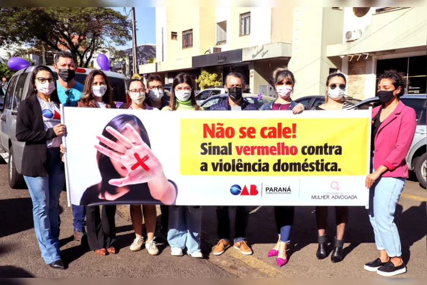 Carreata em Apucarana pede fim da violência contra a mulher