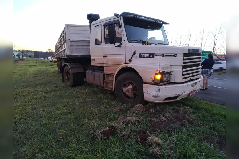 Carreta perde controle e provoca acidente na BR 369
