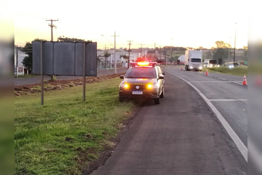 Carreta perde controle e provoca acidente na BR 369