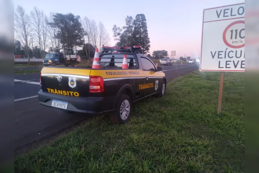 Carreta perde controle e provoca acidente na BR 369