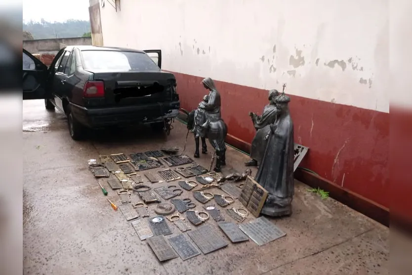 Casal é preso com objetos furtados do cemitério de Jandaia